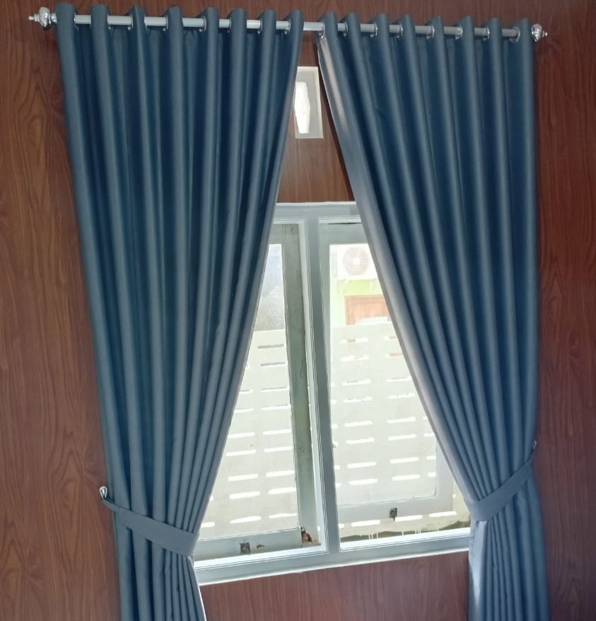 cara memilih warna gorden untuk jendela kamar tidur